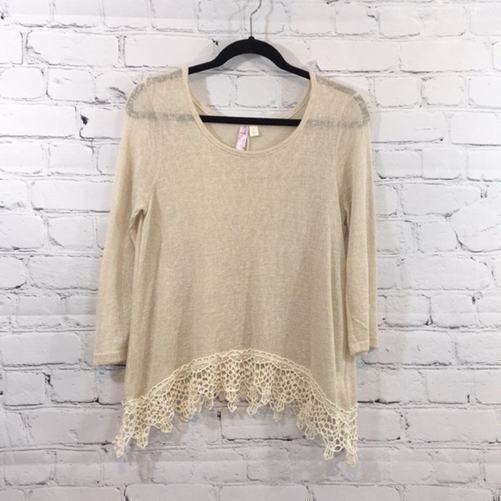 UEC Asymmetrical cream lace hem sweater Francesca’s Small
